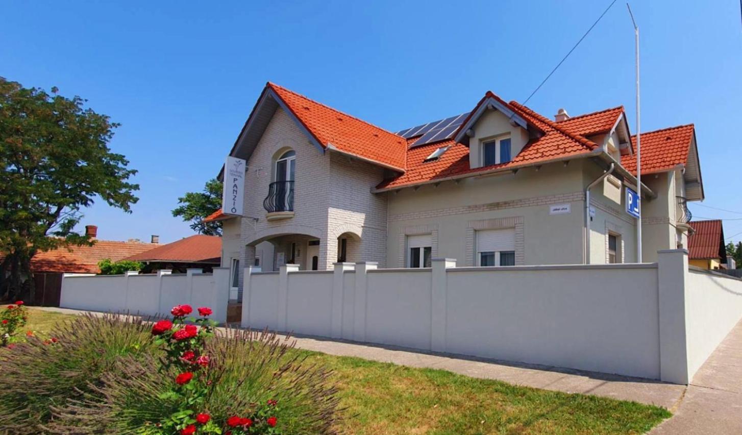 Hotel Sovirag Termal Panzio Hajdúnánás Exterior foto