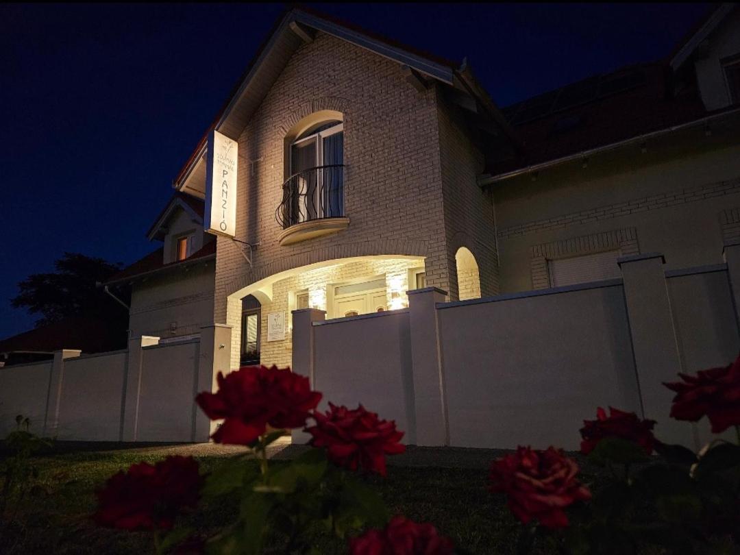 Hotel Sovirag Termal Panzio Hajdúnánás Exterior foto